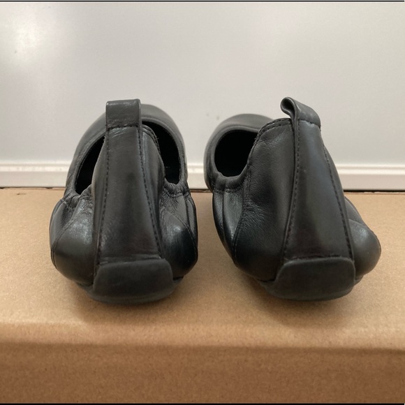 Cole Hann Black Leather Ballet Flats Size 7 - Picture 6 of 7